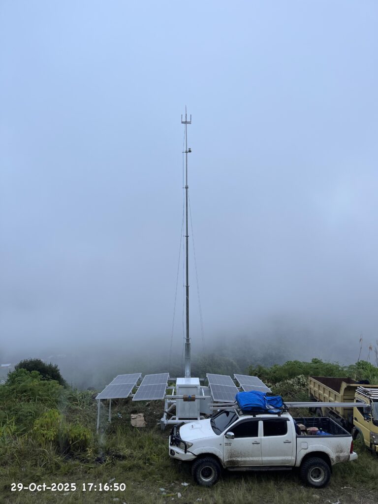 combat tower teleskopik portable mobile dengan panel surya BRAVOTOWER