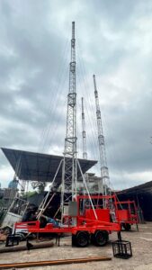 proses erection tower skidding telescopic oleh tim BRAVOTOWER di lokasi proyek
